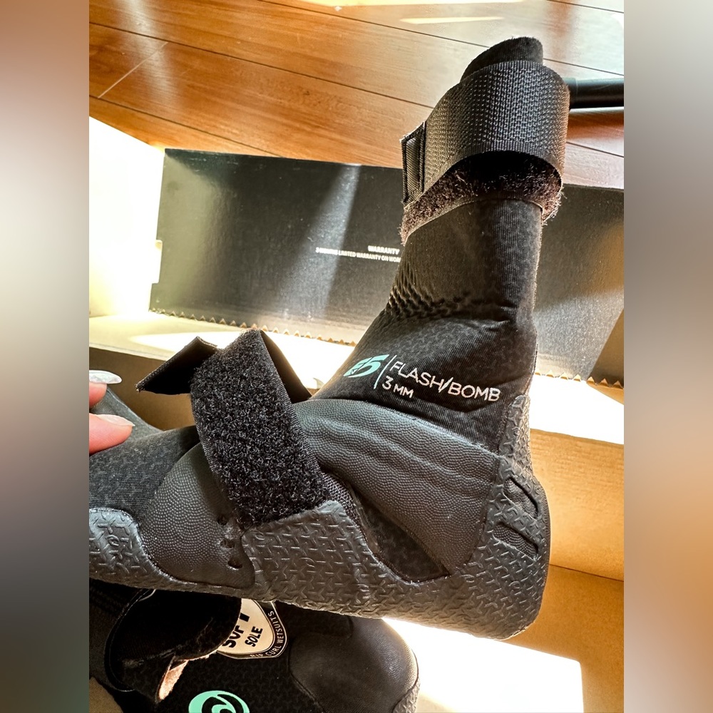 Flashbomb 3MM Hidden Split Toe Booties *surf shoes*